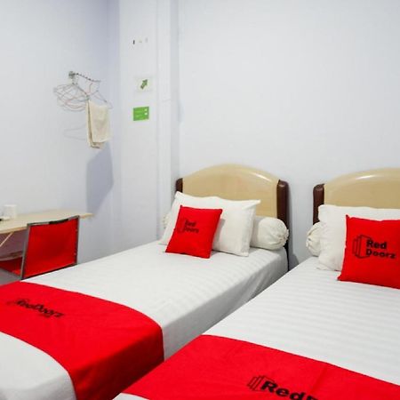 Reddoorz @ Hotel Bravo Pantai Kamali Bau Bau Baubau Exterior photo