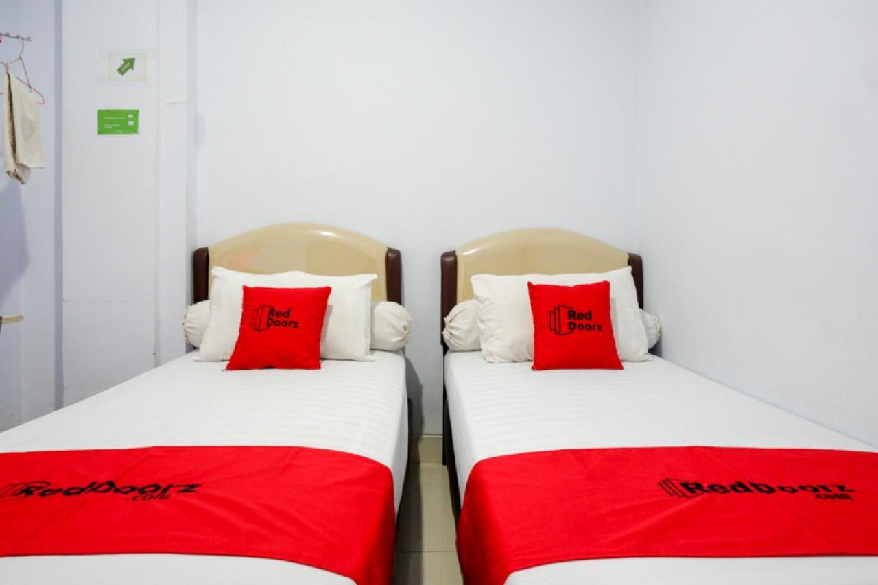 Reddoorz @ Hotel Bravo Pantai Kamali Bau Bau Baubau Exterior photo